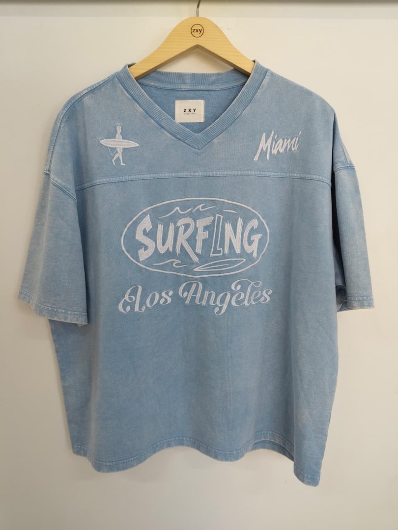 DEMO-002 V-neck graphic tee